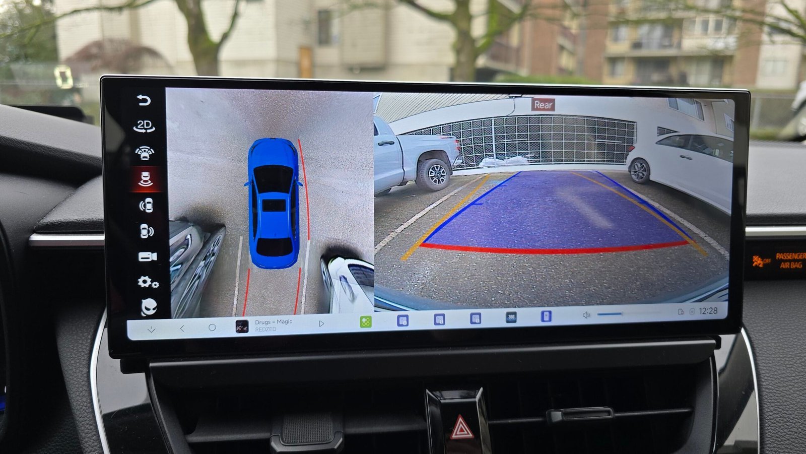 Bird's-eye view and surround camera display